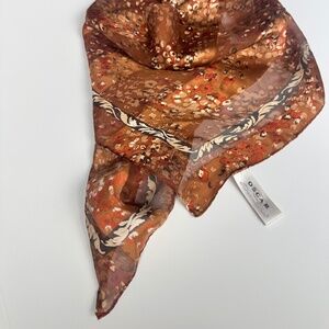 Designer, Vintage Oscar de la renta 100% silk Scarf